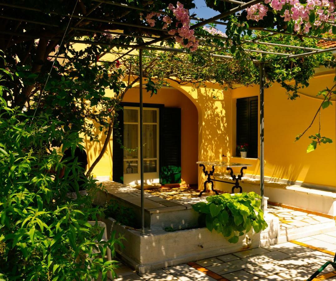 House With Garden Near The Sea Agia Efimia Exterior foto