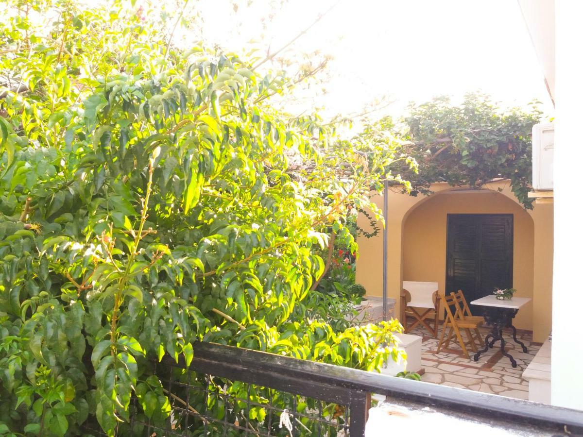 House With Garden Near The Sea Agia Efimia Exterior foto